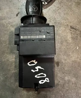 Mercedes-Benz Vito Viano W639 Ignition lock 6395450508