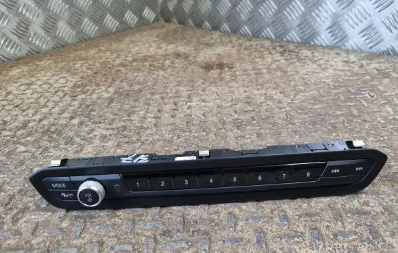 Head unit multimedia control