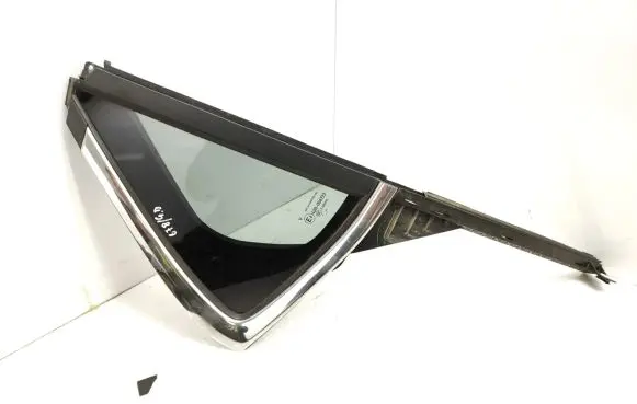 Rear vent window glass