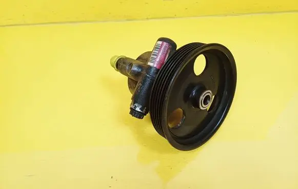 Dacia Logan I Power steering pump 7700431286 8200888505B