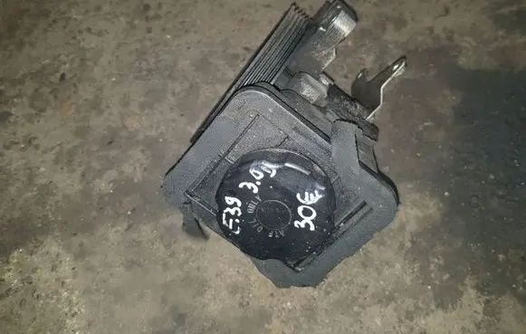 BMW 5 E39 Power steering pump 32411095749 32412247599 32422247046