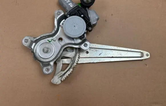 Lexus CT 200H Rear door window regulator with motor 8572075070