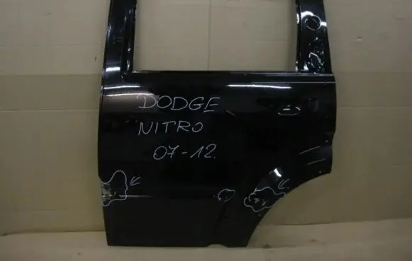 Dodge Nitro Rear door