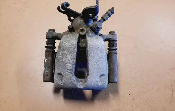 Opel Insignia A Rear brake caliper