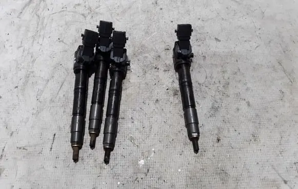 Volvo S90, V90 Fuel injector 31405404
