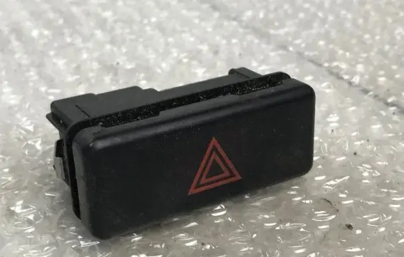 BMW 5 E39 Hazard light switch 8350947