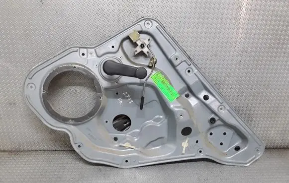 Rear door manual window regulator