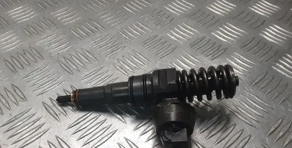 Skoda Fabia Mk2 (5J) Fuel injector 038130073BP 0414720314