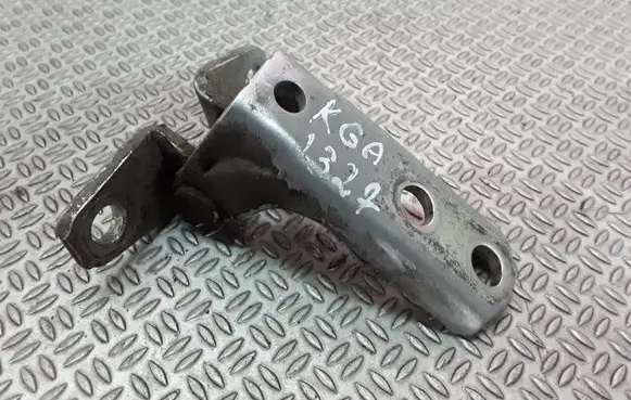 Mitsubishi Lancer X Rear door lower hinge