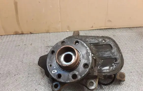 Opel Meriva A Front wheel hub spindle knuckle
