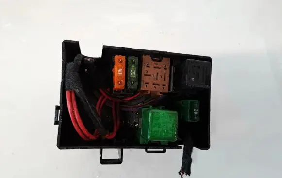 Volkswagen II LT Fuse box set 90560119