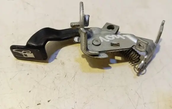 Toyota Yaris Fuel tank opening switch 