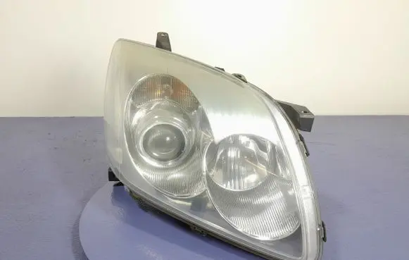 Toyota Avensis Verso Headlight/headlamp