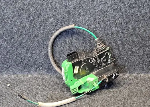 Hyundai i40 Front door lock 81320-3Z020