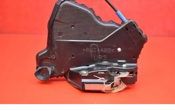 Toyota Corolla Verso E121 Front door lock