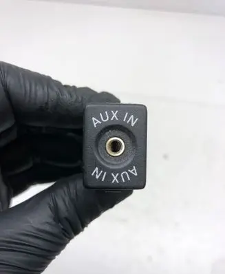 Volkswagen Polo V 6R AUX in-socket connector