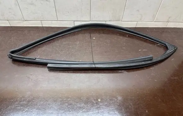 Renault Koleos II Rubber seal front coupe door 803309878R