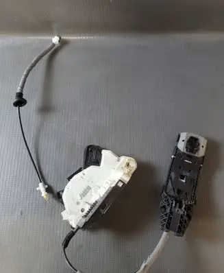 Skoda Octavia Mk3 (5E) Front door lock 5E1837015 5L0837885B 5E0837085A