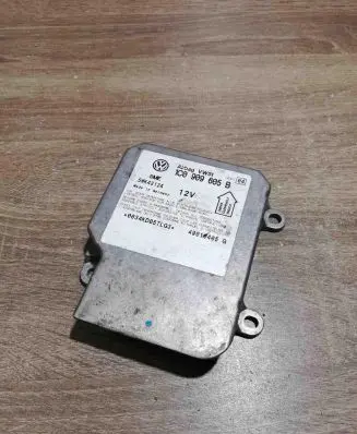 Volkswagen PASSAT B5 Airbag control unit/module 1C0909605B