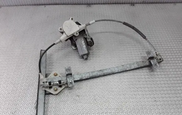 Seat Toledo I (1L) Rear door window regulator with motor 0130821667