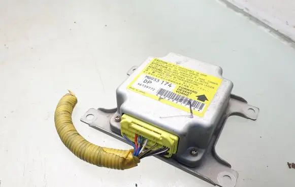 Mitsubishi Colt Airbag control unit/module MB953174 X6T39772