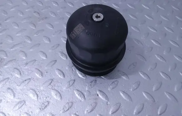 Volvo S60 Oil filter cover 32140027