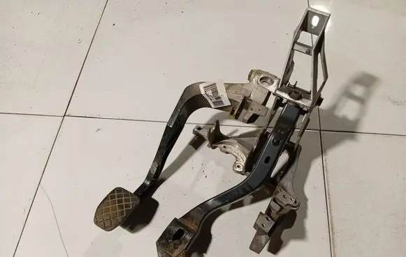 Audi A4 S4 B5 8D Clutch pedal 