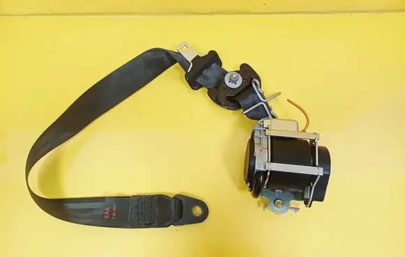 Citroen C4 I Front seatbelt 7032077