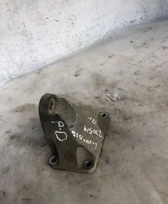 Lexus IS 220D-250-350 Engine mounting bracket