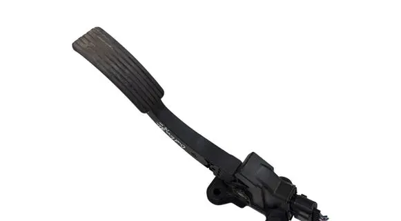 Accelerator throttle pedal