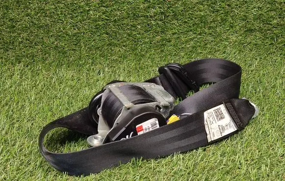 Skoda Yeti (5L) Front seatbelt 5L2857701C 618549600