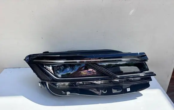 Volkswagen Touareg III Headlight/headlamp 761941114A