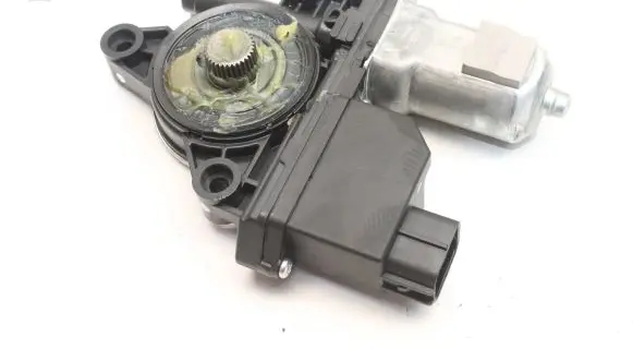 KIA Soul Front door window regulator motor 82460B2010