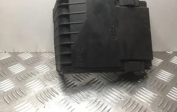 Volkswagen PASSAT B7 Fuse box cover 1K0937132F 1K0937132G