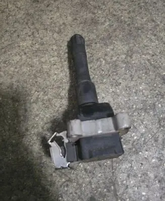 BMW 7 E38 High voltage ignition coil 1703359