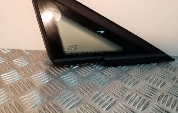 Seat Ibiza IV (6J,6P) Front triangle window/glass 6J0845412