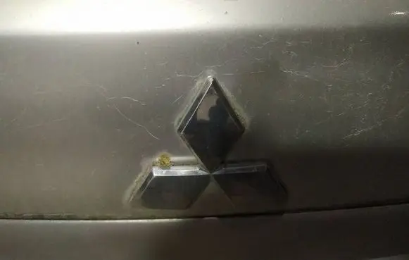 Mitsubishi Endeavor Manufacturer badge logo/emblem 