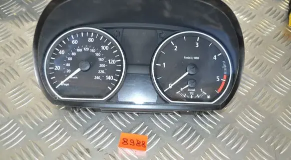 BMW 1 E81 E87 Speedometer (instrument cluster) 102498244