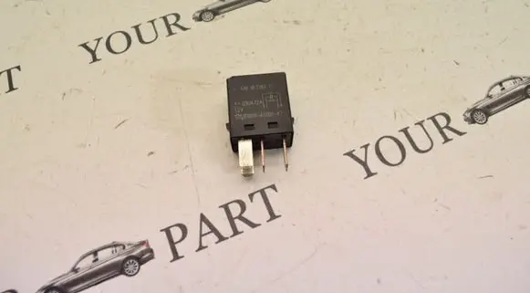 Volvo S40, V40 Other relay MB953382
