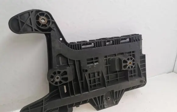 Volkswagen Tiguan Battery box tray 1K0915333