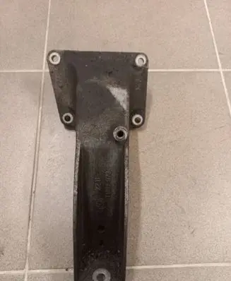 BMW 5 E39 Engine mounting bracket 1092973