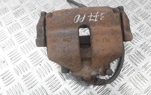 Volkswagen PASSAT B7 Front brake caliper 11819000671