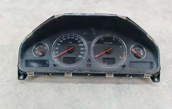 Volvo XC90 Speedometer (instrument cluster) 306822768602890