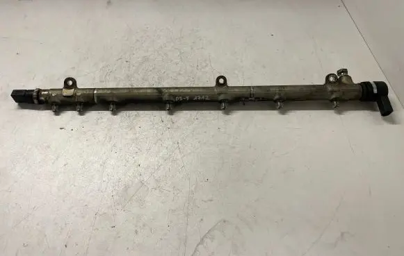 Mercedes-Benz E W211 Fuel main line pipe A6130700195 A6110780449
