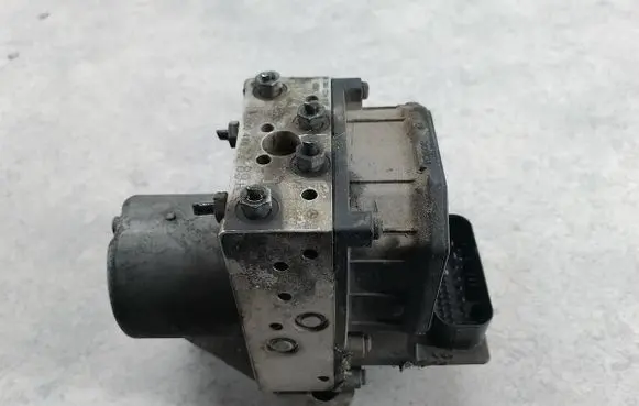Mercedes-Benz Vito Viano W638 ABS Pump A0004461289