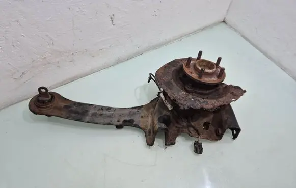 Volvo V40 Rear wheel hub spindle/knuckle 