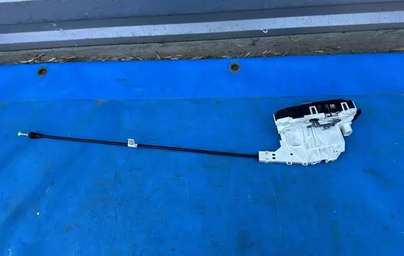 Mercedes-Benz Sprinter W907 W910 Rear door lock A9107407500 ZGS004 40881268