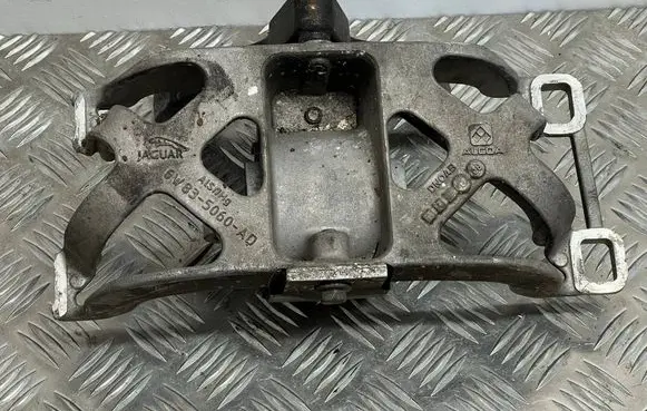 Jaguar XK - XKR Gearbox mount 6W835060AD