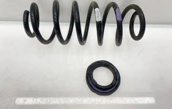 Toyota Prius+ (ZVW40) Rear coil spring