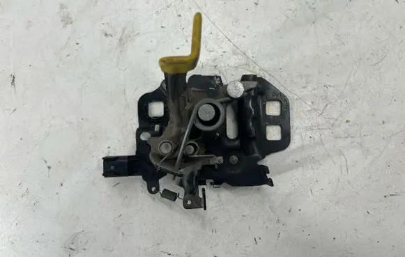 Engine bonnet/hood lock/catch